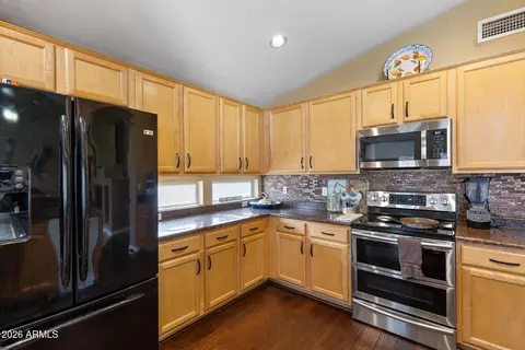 Kitchen - 340 E Rawhide Ave, Gilbert, AZ 85296 photo 6 of 7