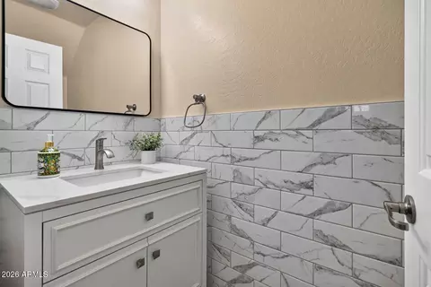 Bath - 1162 Euclid Ave, Gilbert, AZ 85297 photo 2 of 5