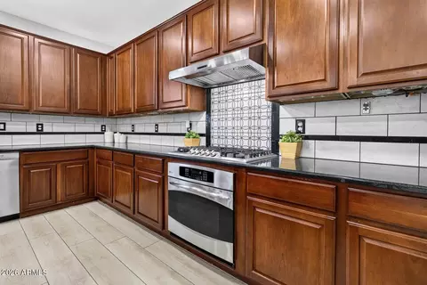 Kitchen - 1162 Euclid Ave, Gilbert, AZ 85297 photo 6 of 8