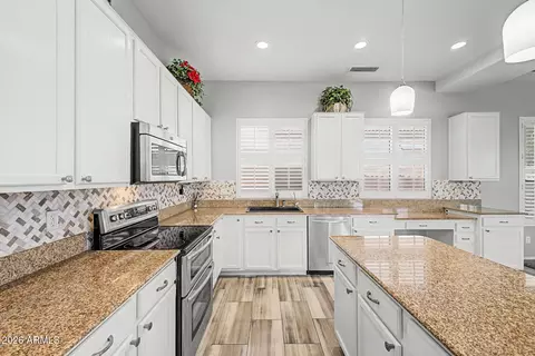 Kitchen - 10455 E Medina Ave, Mesa, AZ 85209 photo 3 of 3