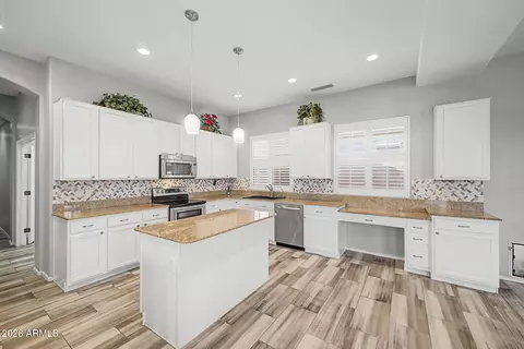Kitchen - 10455 E Medina Ave, Mesa, AZ 85209 photo 2 of 3