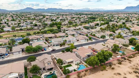View/Area - 10455 E Medina Ave, Mesa, AZ 85209 photo 6 of 26