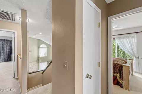 Entry Way - 422 E Kerry Ln, Phoenix, AZ 85024 photo 4 of 5