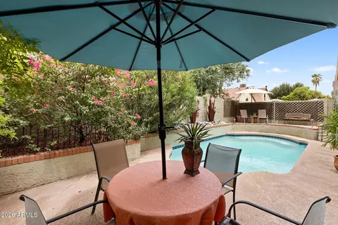 Exterior - 422 E Kerry Ln, Phoenix, AZ 85024 photo 9 of 17