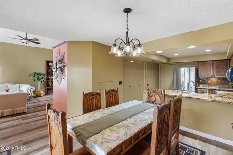 Dining - 422 E Kerry Ln, Phoenix, AZ 85024 photo 2 of 4