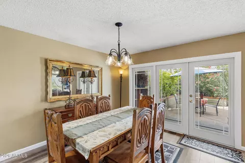 Dining - 422 E Kerry Ln, Phoenix, AZ 85024 photo 4 of 4