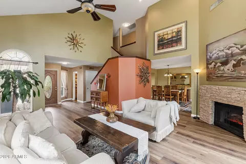 Living - 422 E Kerry Ln, Phoenix, AZ 85024 photo 1 of 5