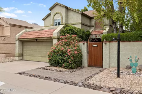 Exterior - 422 E Kerry Ln, Phoenix, AZ 85024 photo 4 of 17