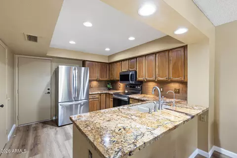 Kitchen - 422 E Kerry Ln, Phoenix, AZ 85024 photo 2 of 3