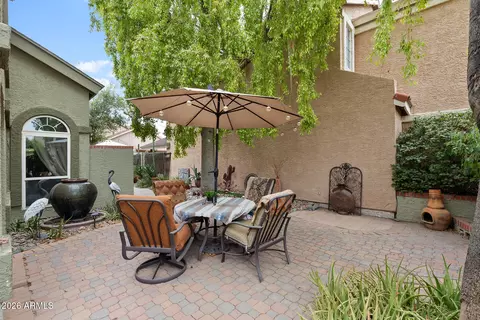 Exterior - 422 E Kerry Ln, Phoenix, AZ 85024 photo 7 of 17