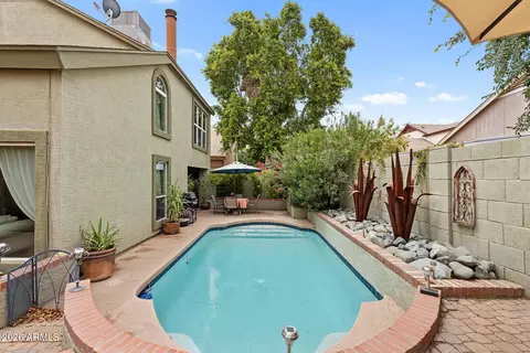 Exterior - 422 E Kerry Ln, Phoenix, AZ 85024 photo 14 of 17