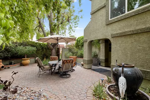 Exterior - 422 E Kerry Ln, Phoenix, AZ 85024 photo 6 of 17