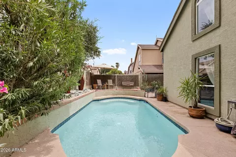 Exterior - 422 E Kerry Ln, Phoenix, AZ 85024 photo 11 of 17