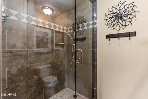 Bath - 422 E Kerry Ln, Phoenix, AZ 85024 photo 4 of 4