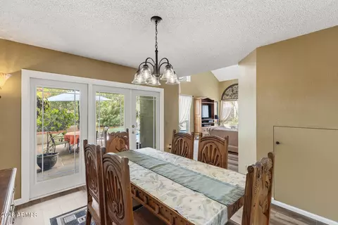 Dining - 422 E Kerry Ln, Phoenix, AZ 85024 photo 3 of 4