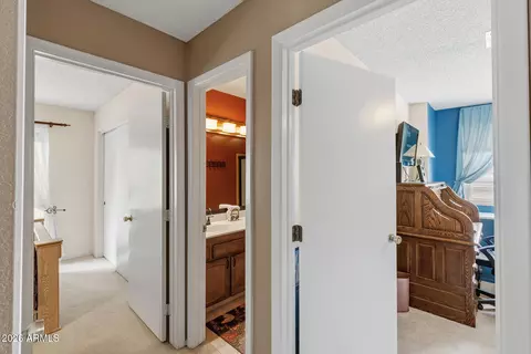 Entry Way - 422 E Kerry Ln, Phoenix, AZ 85024 photo 5 of 5
