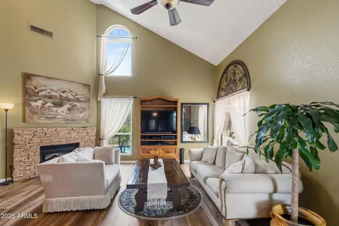 Living - 422 E Kerry Ln, Phoenix, AZ 85024 photo 2 of 5