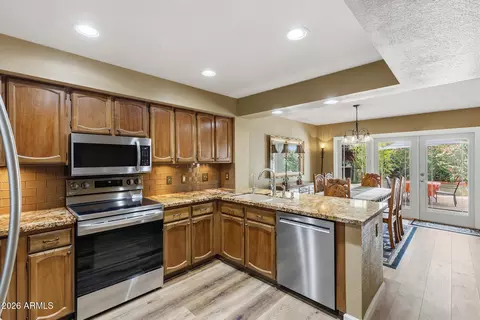 Kitchen - 422 E Kerry Ln, Phoenix, AZ 85024 photo 1 of 3