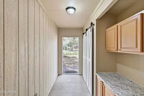 Entry Way - 5565 E Campbell Ave, Flagstaff, AZ 86004 photo 5 of 7