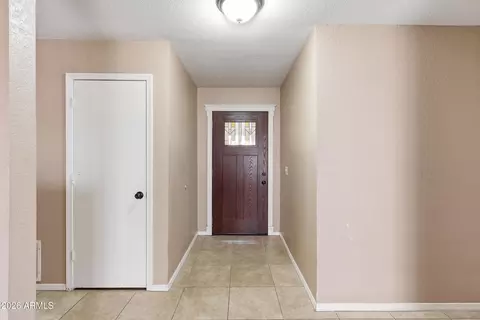 Entry Way - 5565 E Campbell Ave, Flagstaff, AZ 86004 photo 4 of 7