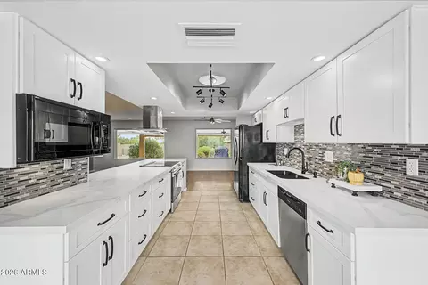 9433 W Hutton Dr, Sun City, AZ 85351