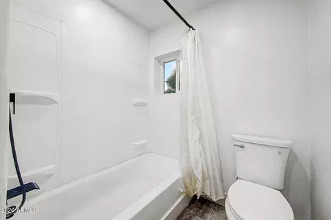 Bath - 2429 W Morten Ave, Phoenix, AZ 85021 photo 4 of 9