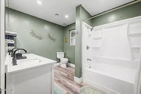 Bath - 2429 W Morten Ave, Phoenix, AZ 85021 photo 1 of 9
