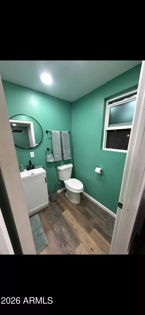 Bath - 2429 W Morten Ave, Phoenix, AZ 85021 photo 6 of 9
