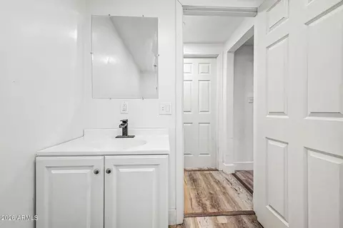 Bath - 2429 W Morten Ave, Phoenix, AZ 85021 photo 3 of 9