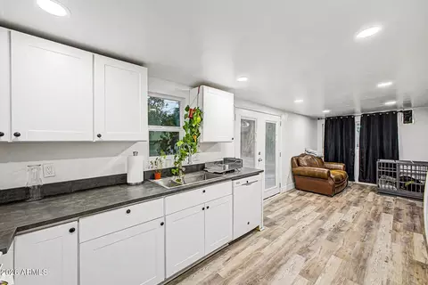 Kitchen - 2429 W Morten Ave, Phoenix, AZ 85021 photo 4 of 4
