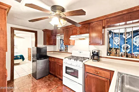 Kitchen - 902 S 30th Dr, Phoenix, AZ 85009 photo 1 of 2
