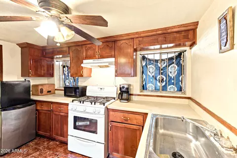 Kitchen - 902 S 30th Dr, Phoenix, AZ 85009 photo 2 of 2
