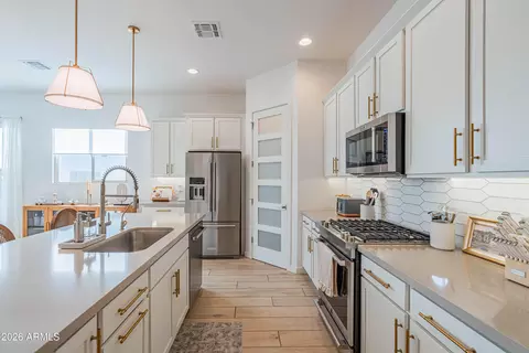 Kitchen - 11237 E Utah Ave, Mesa, AZ 85212 photo 2 of 5