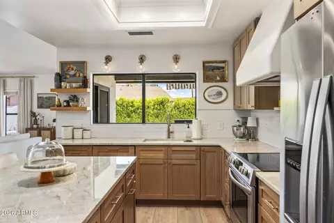 Kitchen - 727 E Kings Ave, Phoenix, AZ 85022 photo 1 of 5