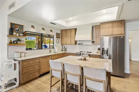 Kitchen - 727 E Kings Ave, Phoenix, AZ 85022 photo 3 of 5