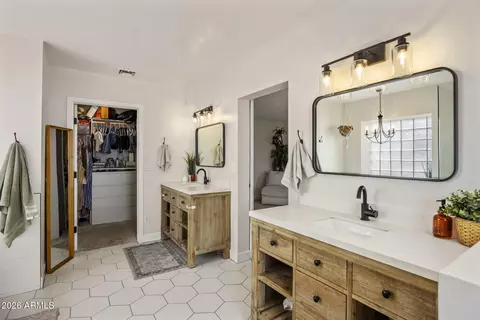 Bath - 727 E Kings Ave, Phoenix, AZ 85022 photo 3 of 7