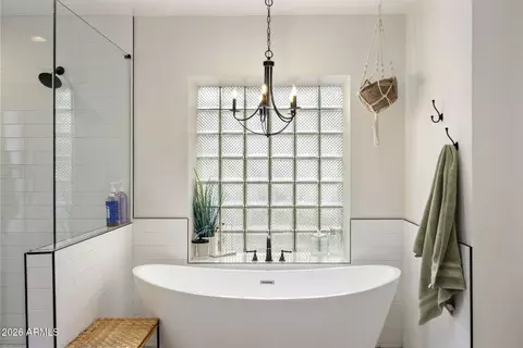 Bath - 727 E Kings Ave, Phoenix, AZ 85022 photo 1 of 7