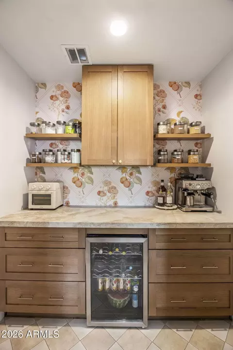 Kitchen - 727 E Kings Ave, Phoenix, AZ 85022 photo 4 of 5