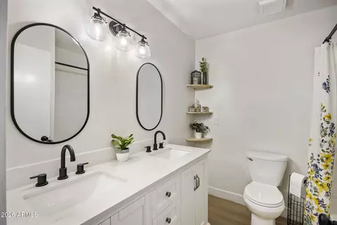 Bath - 727 E Kings Ave, Phoenix, AZ 85022 photo 7 of 7