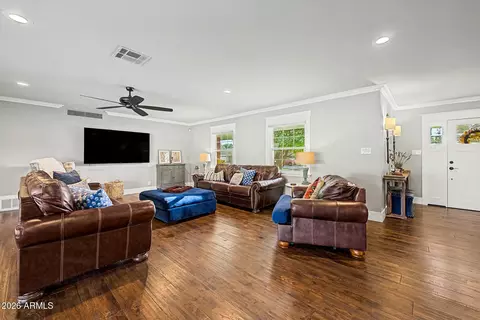 Living - 7315 N 3rd Ave, Phoenix, AZ 85021 photo 4 of 5