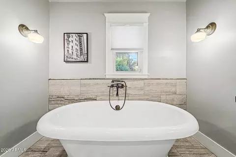 Bath - 7315 N 3rd Ave, Phoenix, AZ 85021 photo 3 of 7
