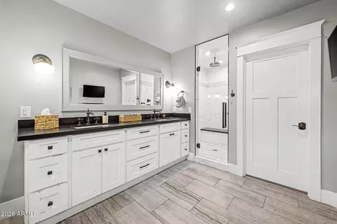 Bath - 7315 N 3rd Ave, Phoenix, AZ 85021 photo 2 of 7