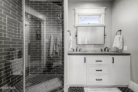 Bath - 7315 N 3rd Ave, Phoenix, AZ 85021 photo 5 of 7
