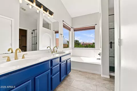 Bath - 181 S Tiago Dr, Gilbert, AZ 85233 photo 2 of 3