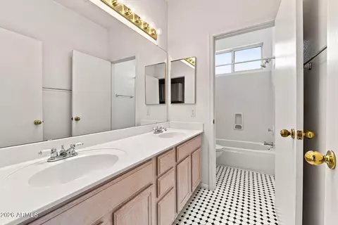 Bath - 181 S Tiago Dr, Gilbert, AZ 85233 photo 3 of 3