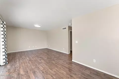 Living - 181 S Tiago Dr, Gilbert, AZ 85233 photo 6 of 8