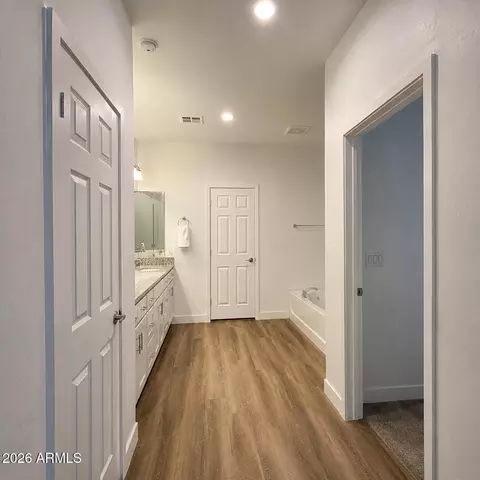 Bath - 2334 E Levi Dr, Phoenix, AZ 85040 photo 1 of 5