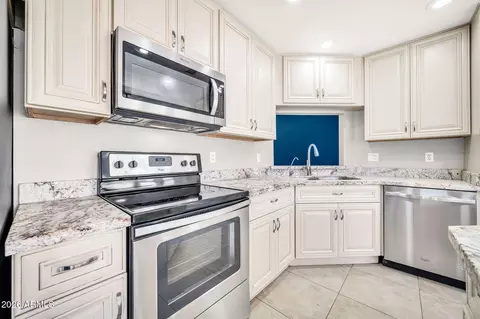 Kitchen - 1536 E Meadow Ln, Phoenix, AZ 85022 photo 4 of 5
