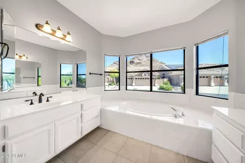Bath - 1536 E Meadow Ln, Phoenix, AZ 85022 photo 3 of 5