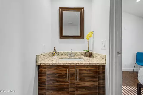 Bath - 4411 N 18th St, Phoenix, AZ 85016 photo 5 of 6